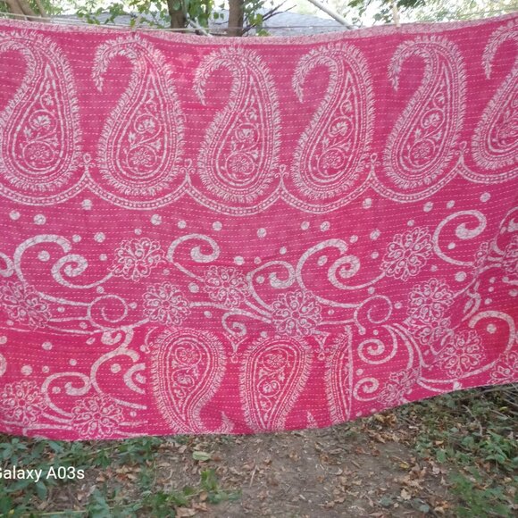 Kantha Quilt Premium 3 Layer 49" x 82" Whimsical Pink/White Paisley Cotton K29. - Picture 1 of 4